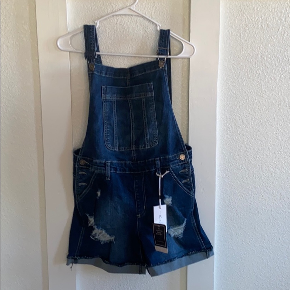 Overall distressed shorts